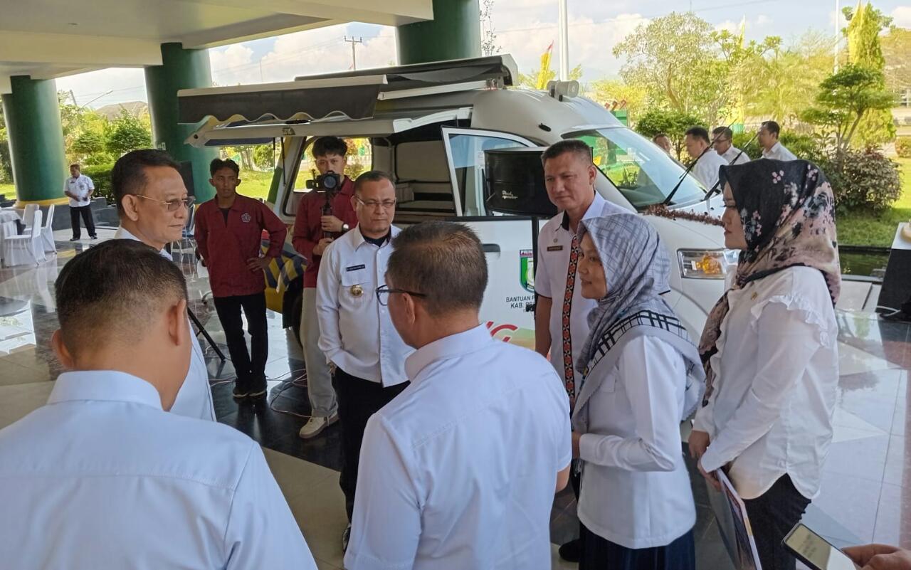 Pemkab Pringsewu Hibahkan Mobil Samsat Keliling Kepada UPTD PPD Wilayah VII 