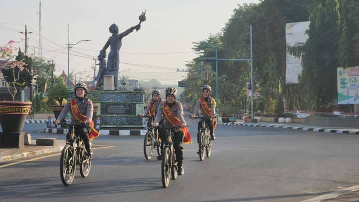 Car Free Day Rame !!! Polwan Kartini Patroli