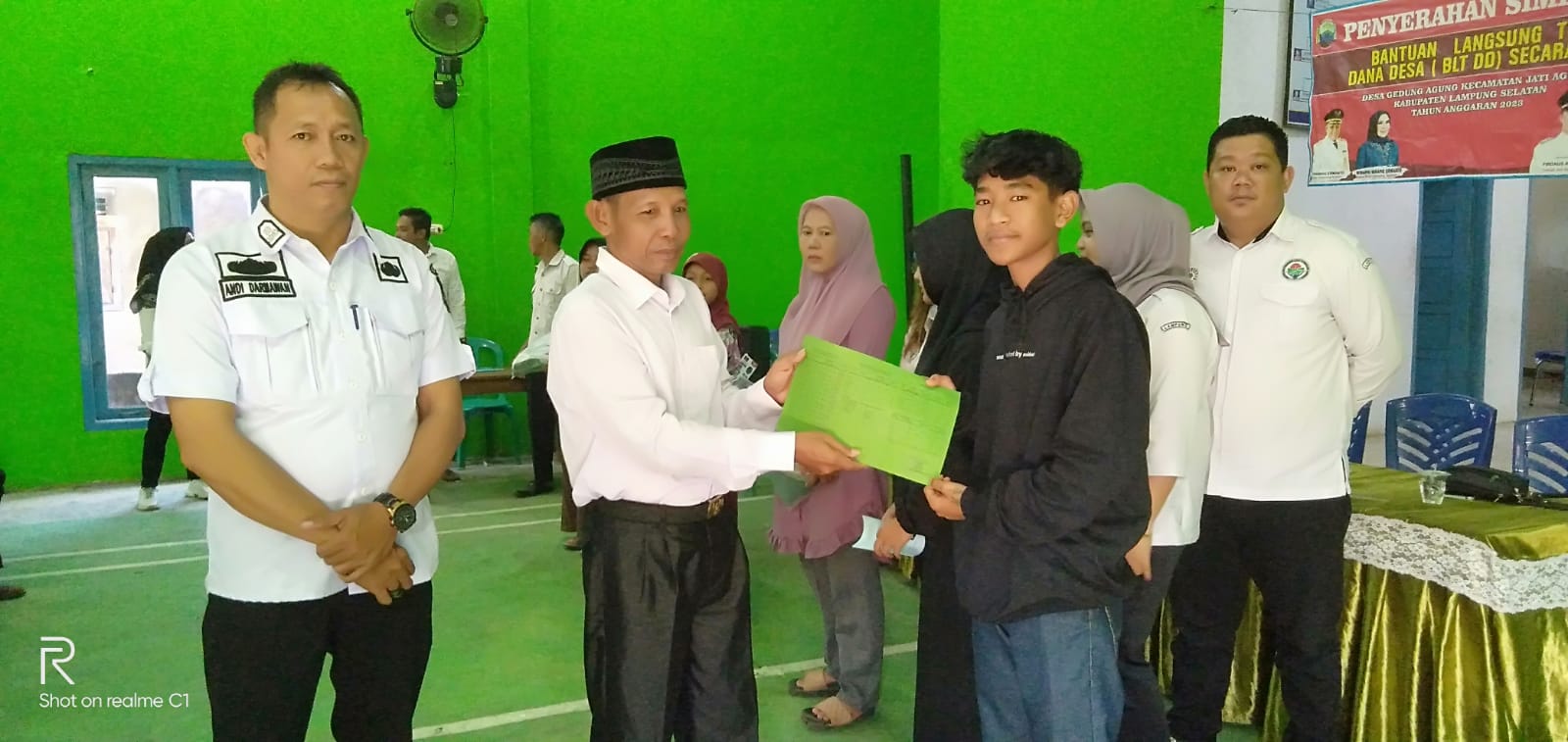 Pemdes Gedung Agung Salurkan BLT DD Tahap III Ta-2023 dan Beasiswa Serta Insentif Guru Ngaji