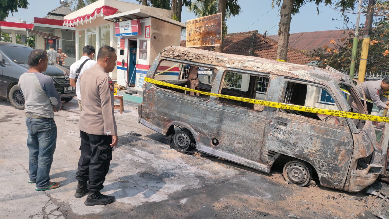 Mobil Angkot terbakar di SPBU Fajarisuk Pringsewu