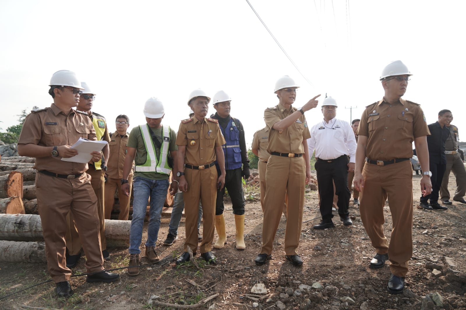 Pj Bupati Pringsewu Tinjau Pembangunan Jembatan Ruas Pringsewu-Bandara Radin Inten II