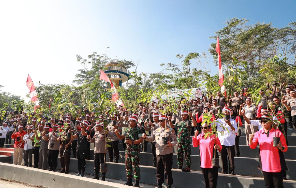 Cegah Perubahan Iklim, Polda Jateng Tanam 40 Ribu Pohon