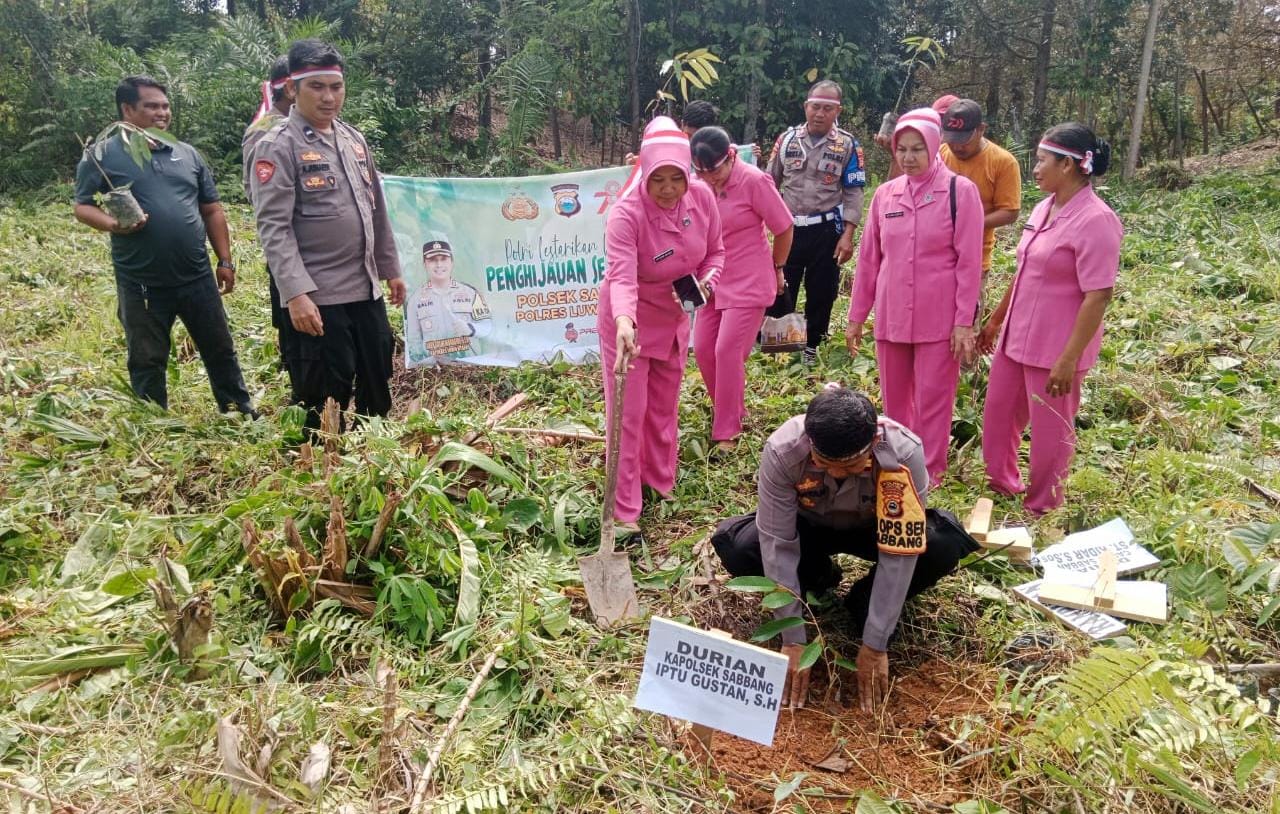 Hijaukan Lahan Kosong Sejak Dini, Polsek Sabbang Tanam Pohon Ajarkan Pentingnya Nilai Lingkungan