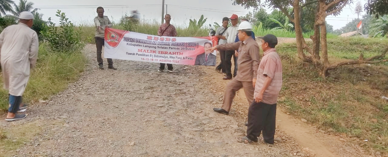 Malik Ibrahim Siap Perjuangkan Usulan Pembangunan Jalan Sukajadi-Bakaraya Desa Bandar Dalam