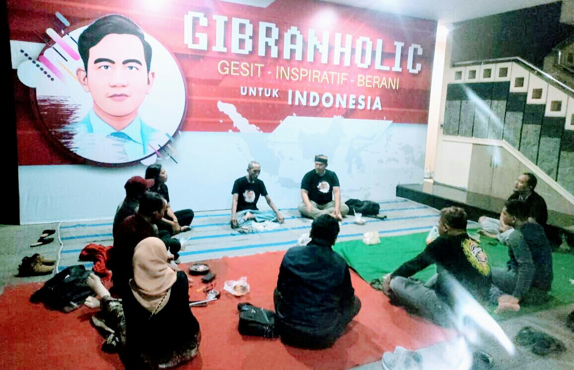 Komunitas Ojol Bersama Para Penggiat Sosial Bagun Chemistry dengan GIBRANHOLIC