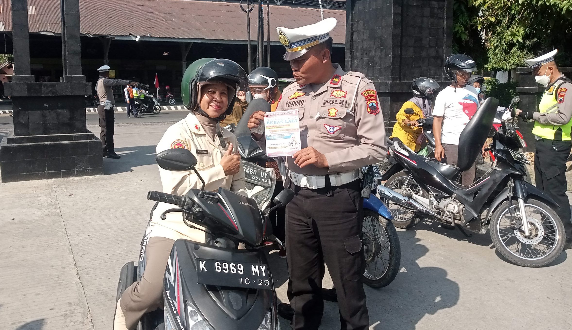 Satlantas Polres Blora Menggelar Sosialisasi Bebas Denda Administrasi Di Blok T Blora 