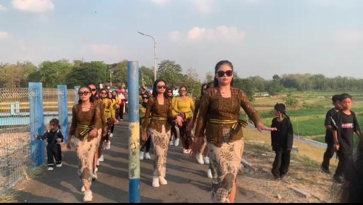 Karnaval HUT RI Ke-78 Mengusung Tema Bersatu Untuk Membangun Desa Wisata Tempuran