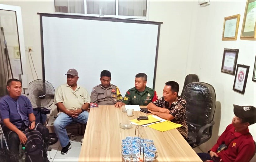 Bangun Sinergitas, Babinsa Jongkang Jalin Komsos Dengan Aparatur Desa