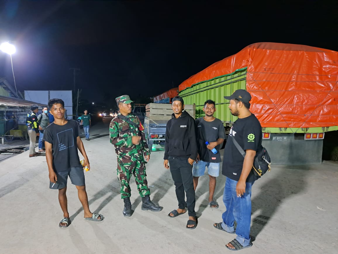 Sertu Abdul Aziz Babinsa Tanjung Redeb Pantau Pelabuhan Alternatif Singkuang – Limunjan