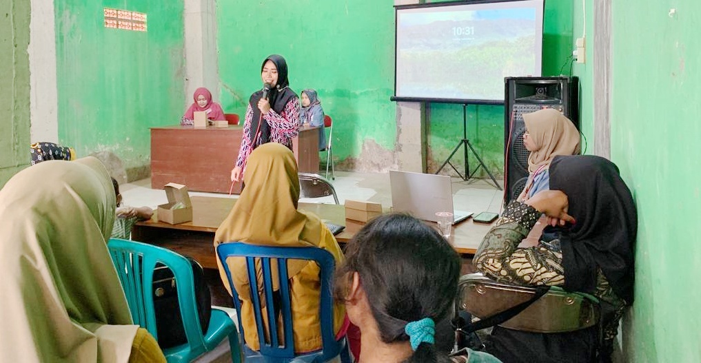 Kurangi Penderita Stanting Desa Kembang Todanan, KKN IKMB IAIN Kudus Adakan Parenting Class