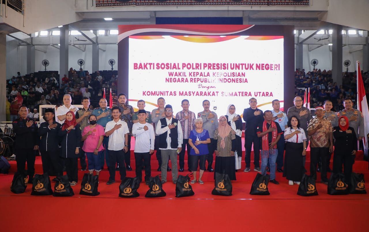 Polri Presisi, Wakapolri Bagikan 5.000 Paket Sembako