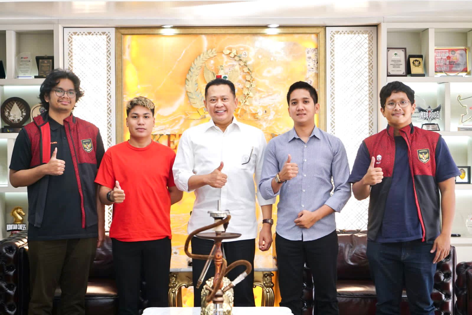 Ketua MPR RI Lepas Keberangkatan 11 Atlet Balap Indonesia