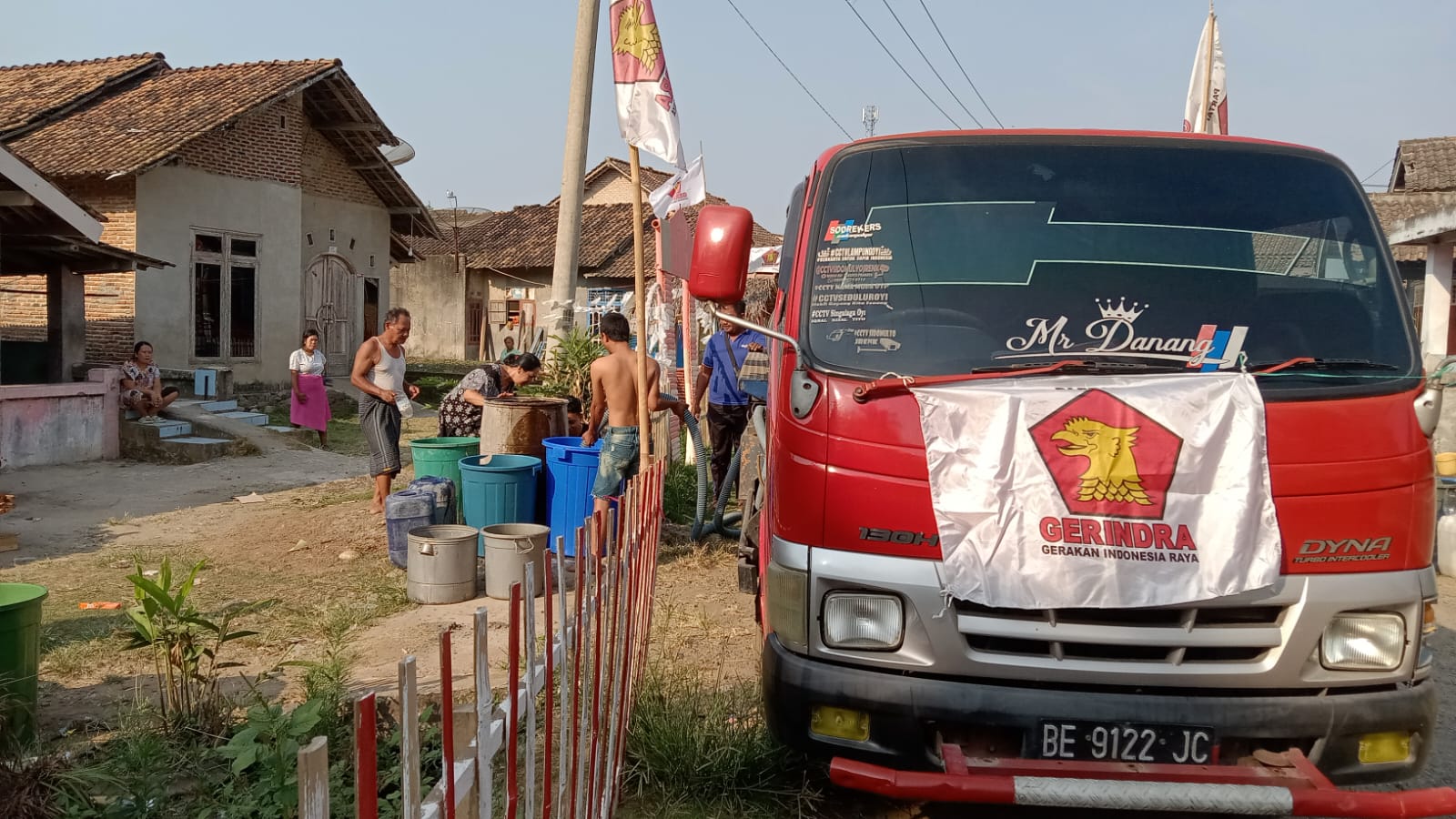 Dewan Gerindra,Malik Ibrahim Berikan Bantuan Air Bersih di Dusun Sandaran I Desa Sukabanjar