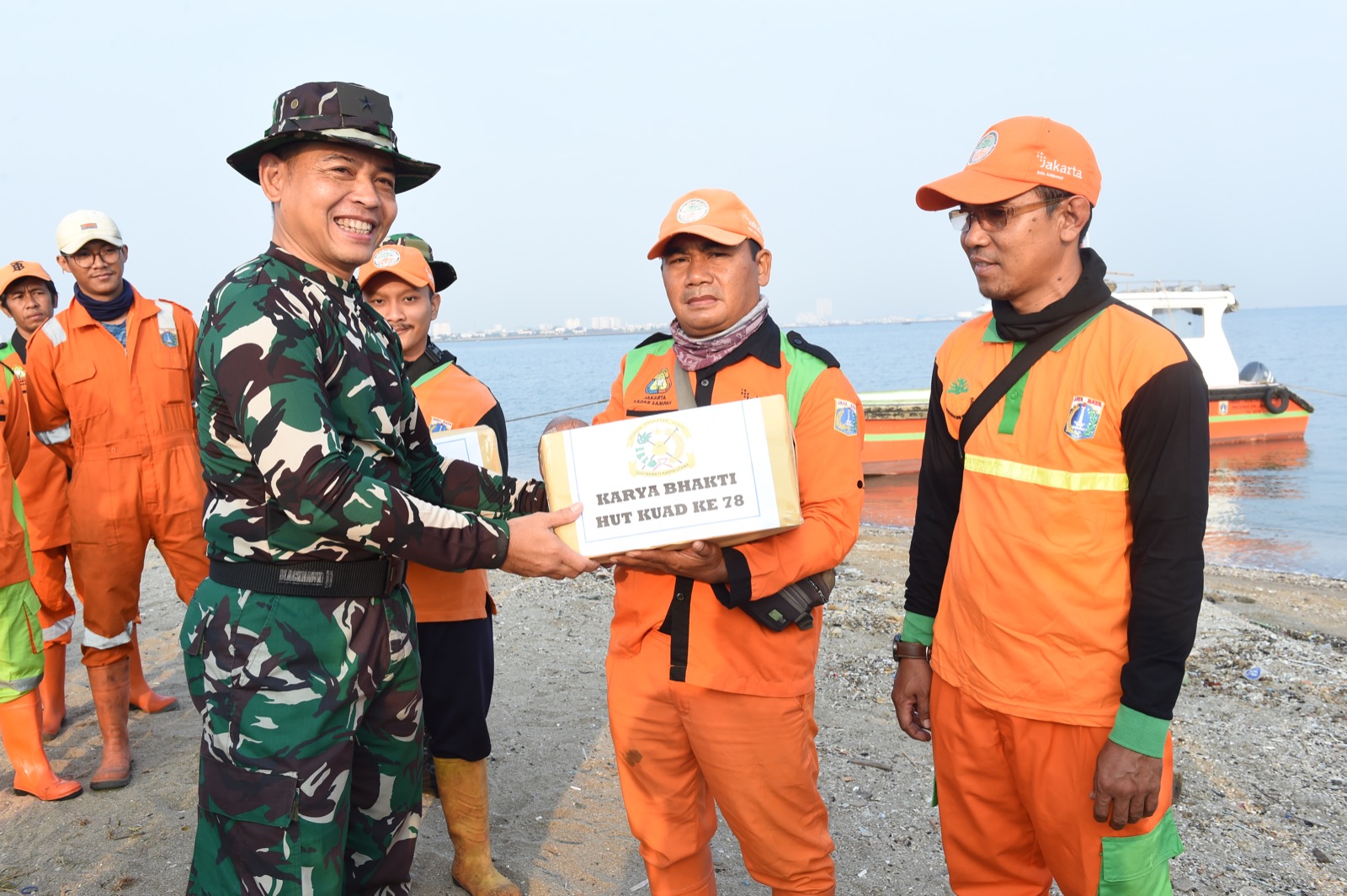 Peduli Lingkungan, Direktorat Keuangan TNI AD Gelar Pembersihan Pantai