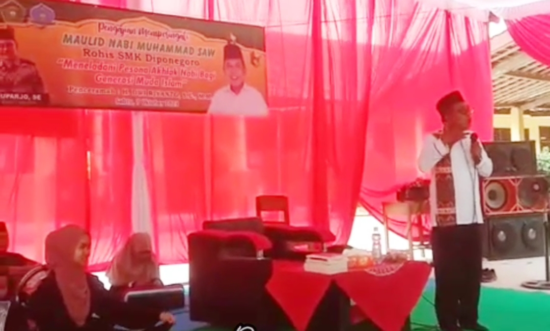 Ketua Komisi I DPRD Lamsel Dwi Riyanto Hadiri Peringatan Maulid Nabi Muhammad Saw di SMK Diponegoro