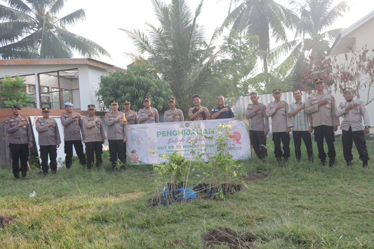 Memelihara Lingkungan, Wakapolres Banjar Rayakan HUT Humas Polri ke 72