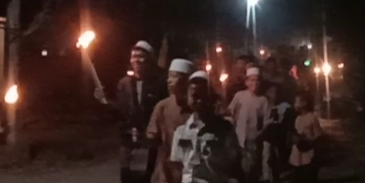 Ponpes Muhammad Dahlan Peringati Hari Santri dengan Pawai Obor