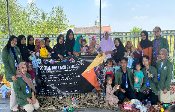 Universitas Borneo Lestari dan Universitas Muhammadiyah Surakarta Bangun Kolaborasi Sosial Membangun Masyarakat (Kosabangsa) Dalam Manajemen Resiko Stunting di Desa Mekarsari