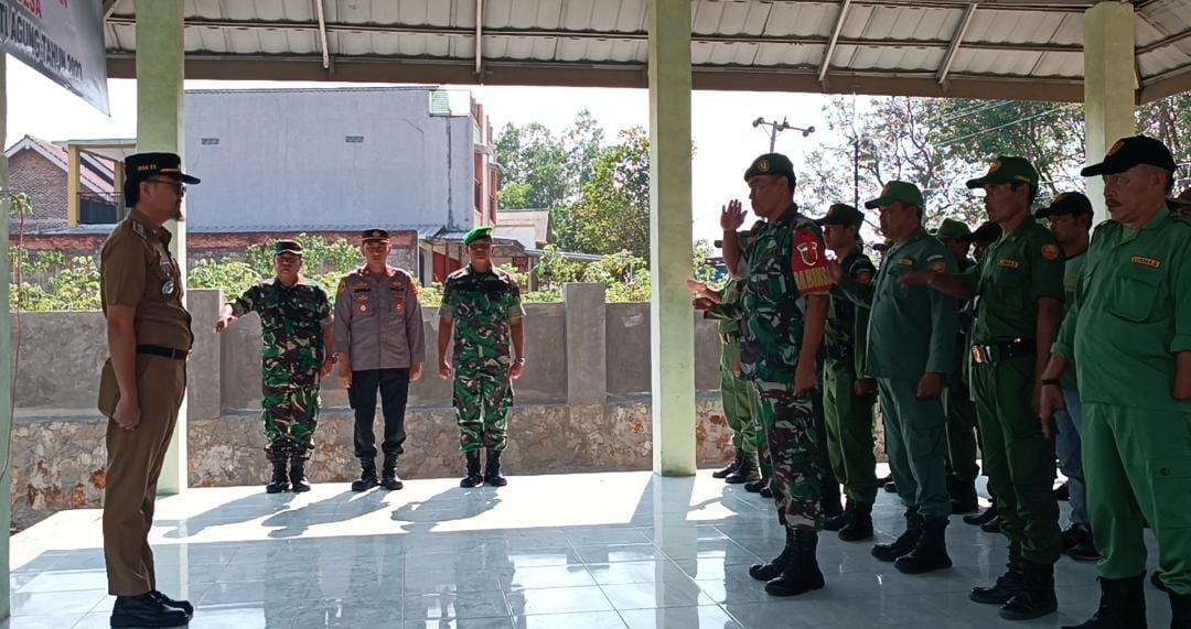 Koramil 421-09/ TJB dan Polsek Jatiagung Gelar Peningkatan Kemampuan Linmas