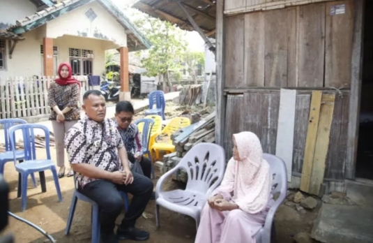 Bupati Nanang Ermanto Kembali Berikan Bantuan Bedah Rumah di Desa Jondong
