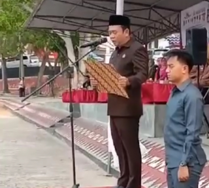 Peringati Hari Pahlawan Wakil Ketua I DPRD Lamsel Agus Sartono Bacakan Teks Proklamasi