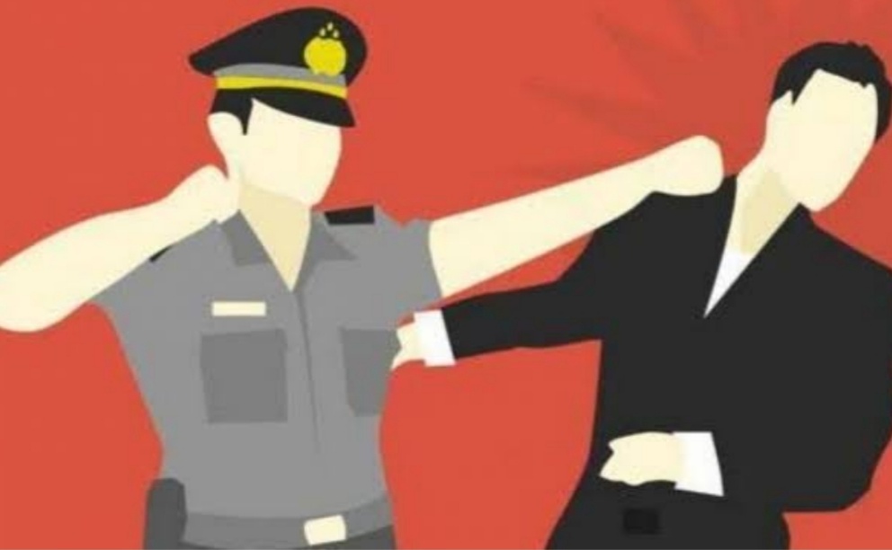 TAK TERIMA IBU DIBERITAKAN OKNUM BERIMOB ANIAYA JURNALIS