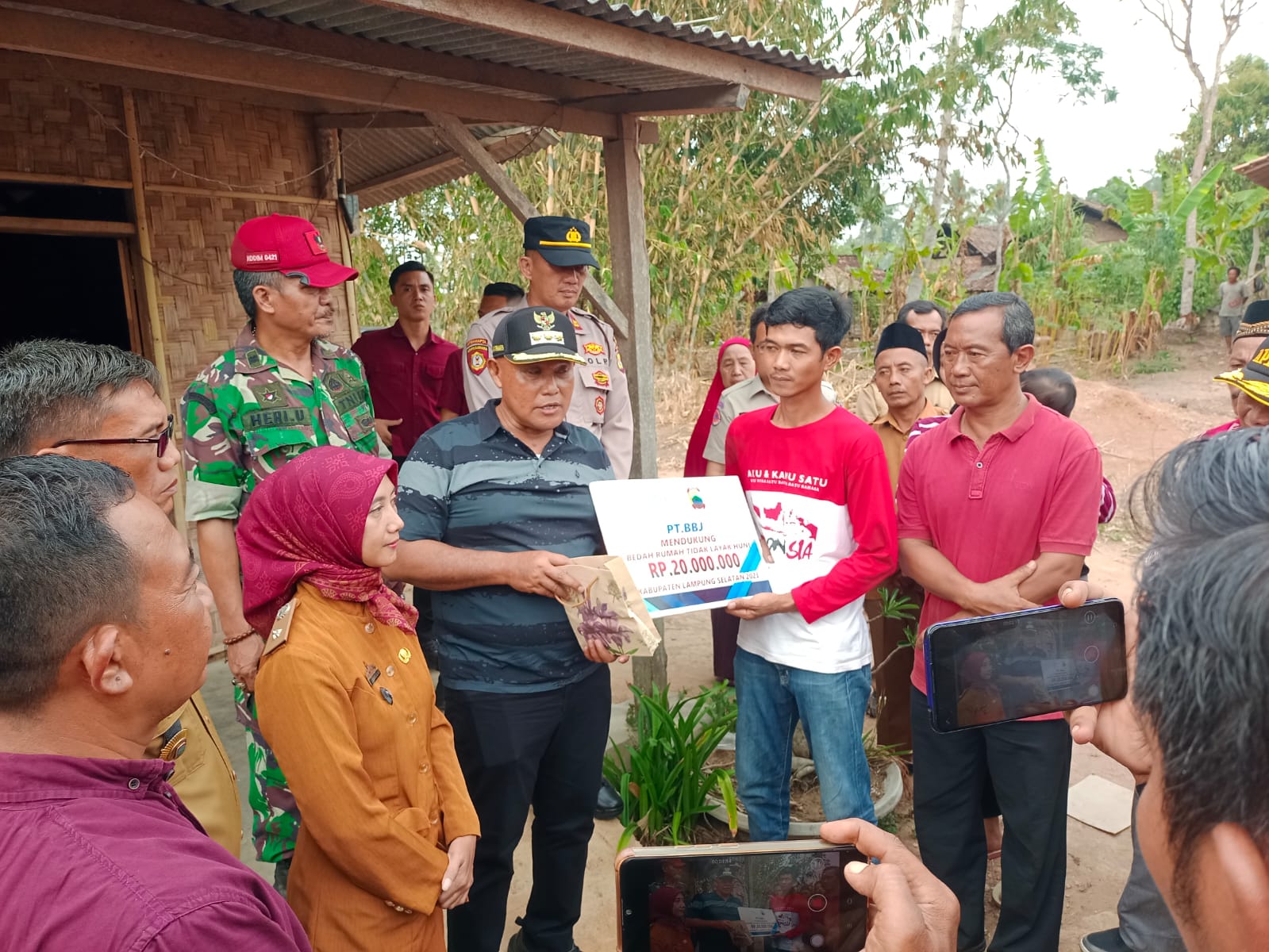 Bupati Nanang Ermanto Terus Entaskan Warga Miskin Melalui Program Bedah Rumah