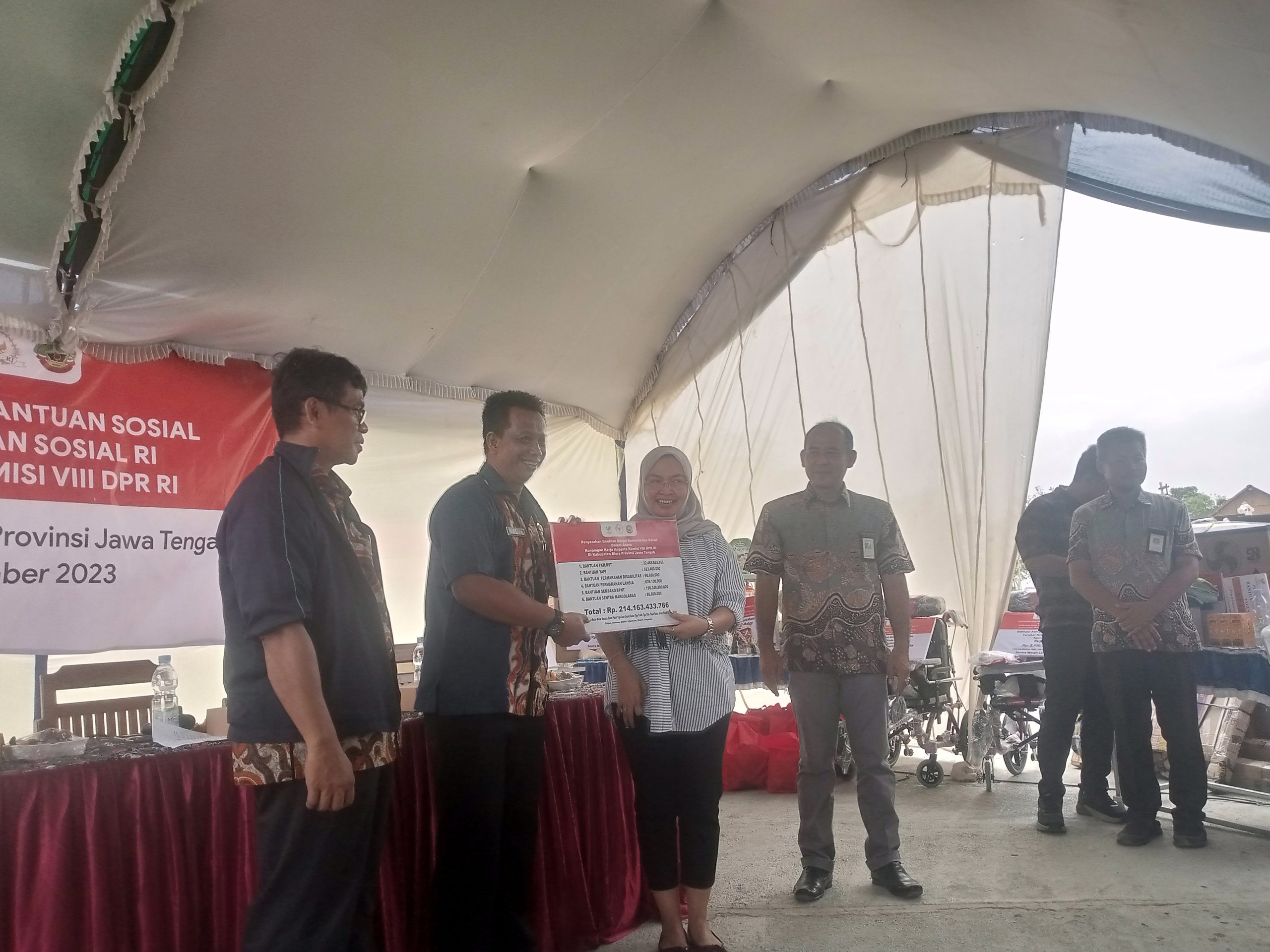 Kemensos Bersama Komisi VIII DPR-RI Saluran Bantuan lebih Dari 214 Miliar Untuk Masyarakat Blora