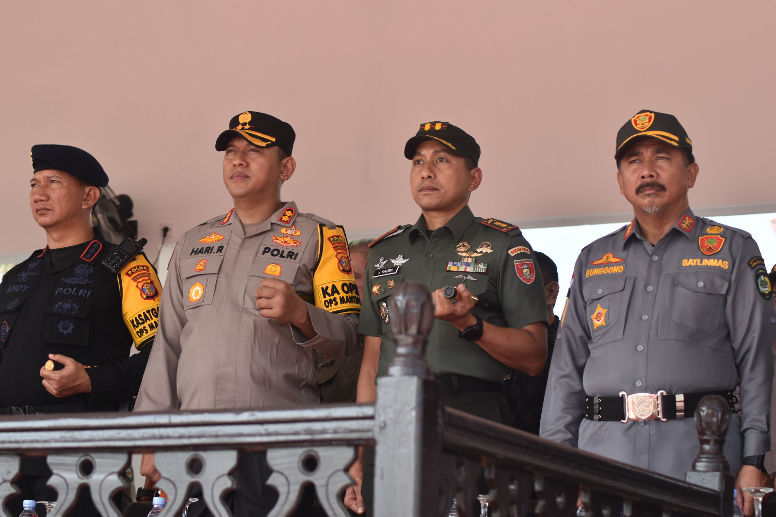 Dandim Bersama Forkopimda Kukar Hadiri Apel Gelar Pasukan Penyerahan BKO Satlinmas
