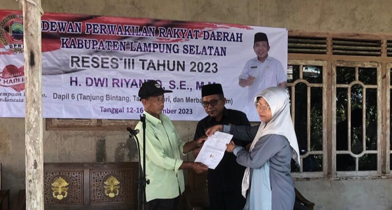 Dewan Gerindra Dwi Riyanto Gelar Reses Sekalian Serah Terima Dokumen Hibah Lahan Musholla