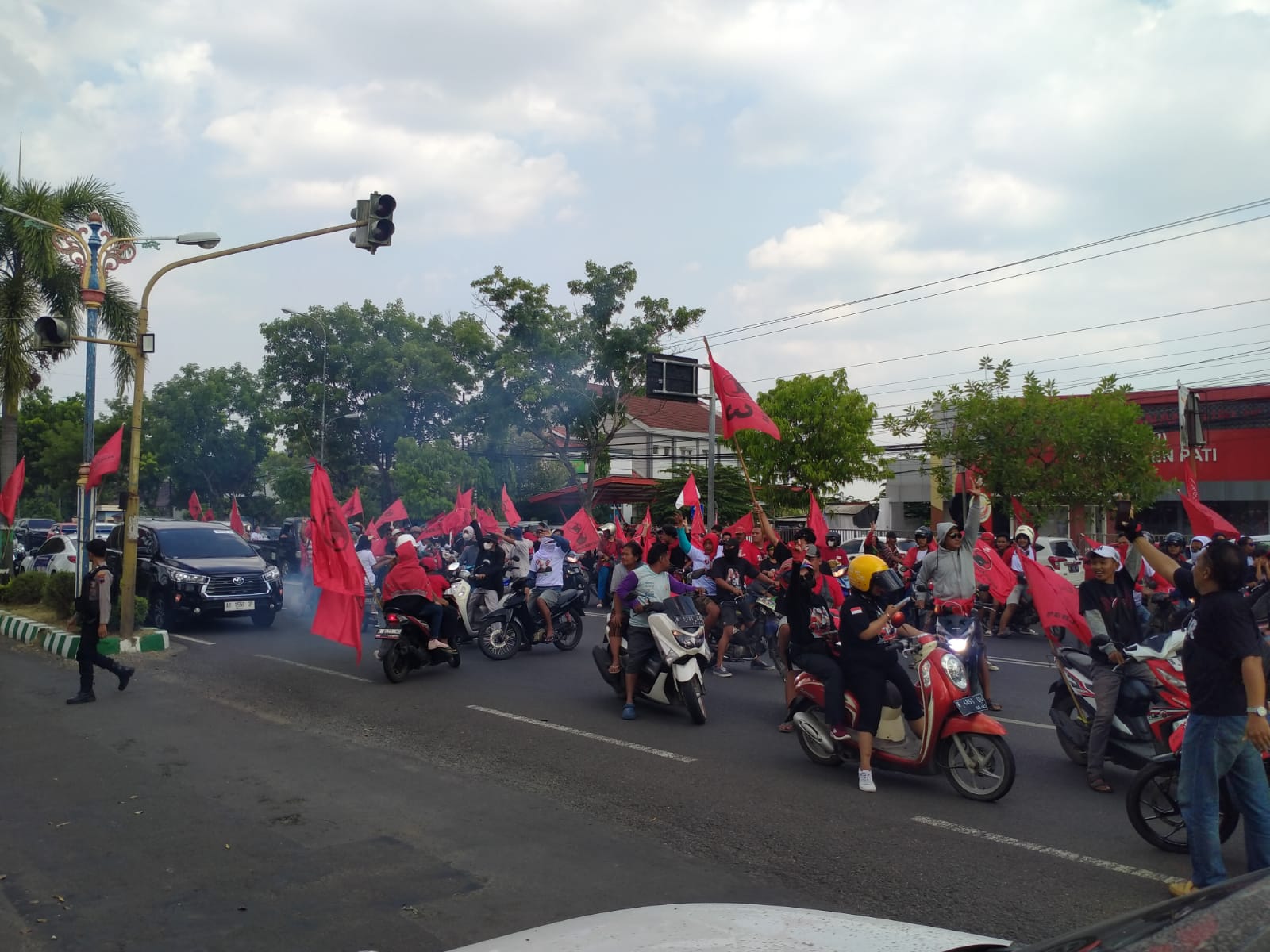 Aksi Simpatisan PDIP Hadir, Ketum PSI Ingatkan 17 Relawan Jangan Terprovokasi