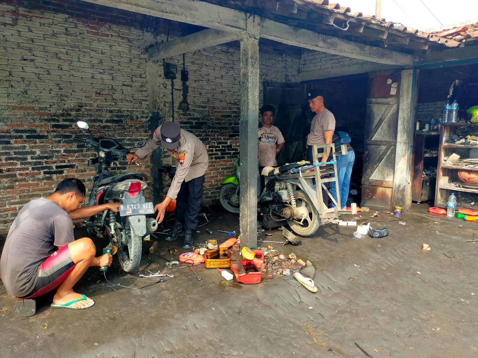 Satbinmas Polres Blora Sosialisasi di Bengkel Motor, Cegah Penggunaan Knalpot Brong