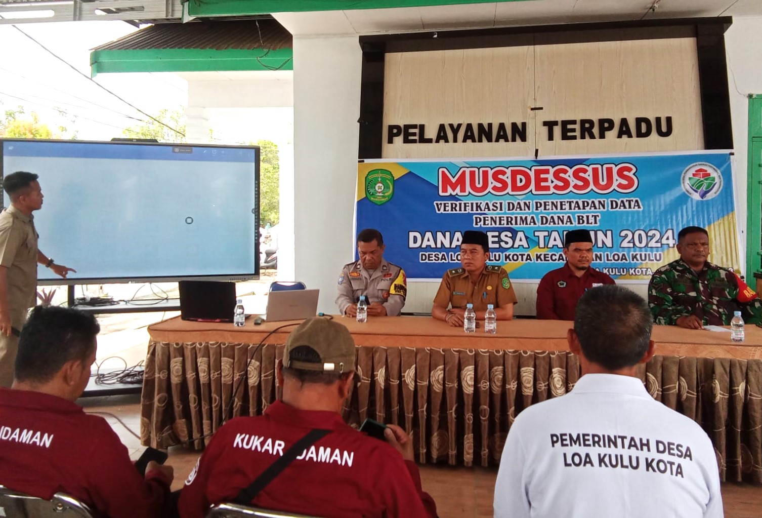 Babinsa Loa Kulu Kota Hadiri Mudessus Penetapan Data Penerima Dana BLT-DD