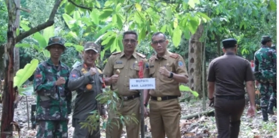 Asisten Ekobang Lamsel Hadiri Penanaman Pohon Serentak Kodim 0421/LS