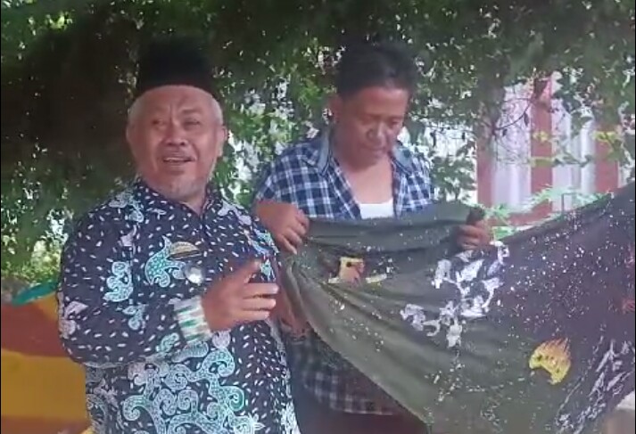 Camat Fauzan Apresiasi Sekolah Lansia Pekon Pagelaran Ciptakan Batik Berkelas