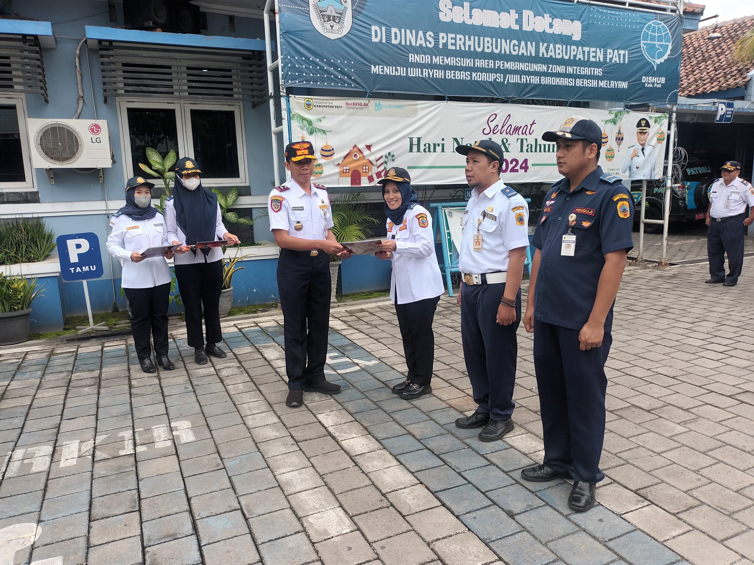 Kinerja Terbaik, 30 Pegawai Dishub Pati Terima Satyalencana Karya Satya