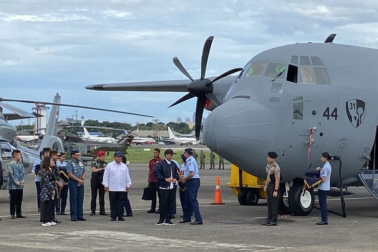 Presiden Jokowi Saksikan Penyerahan Pesawat Hercules untuk TNI AU