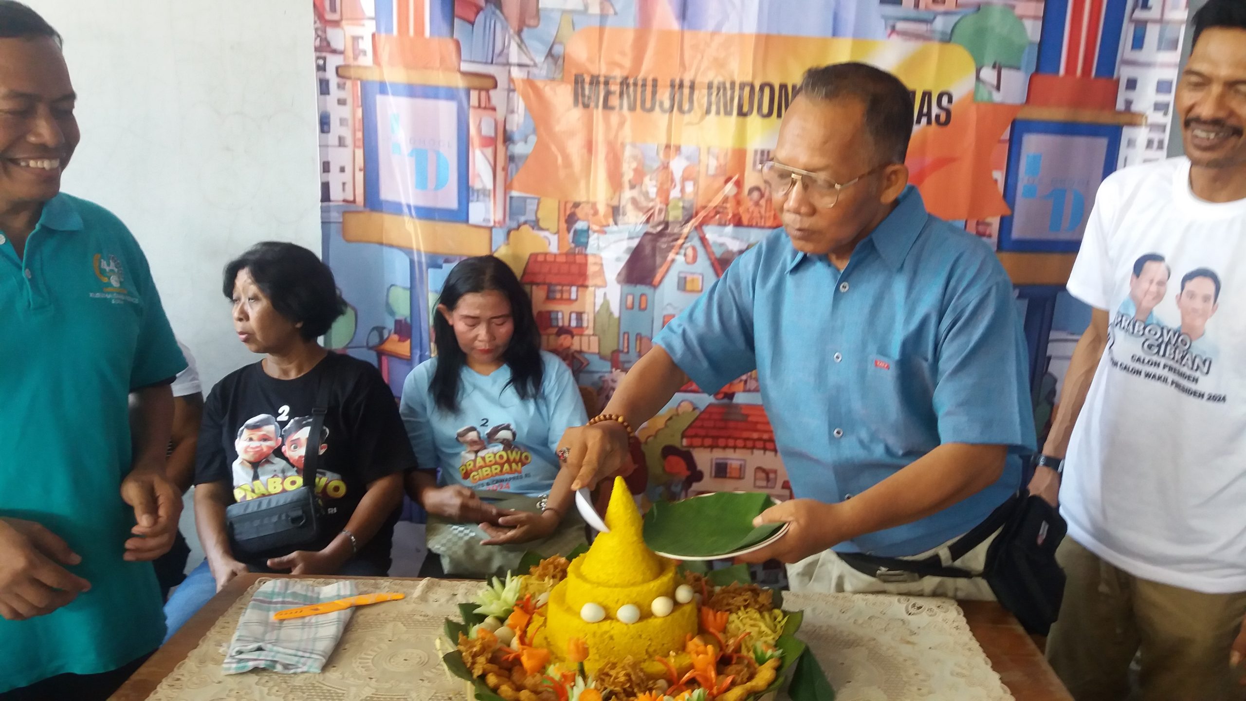Hari ini, Mojo Pasar Kliwon Jadi Kampung Gibran, Ratusan Paket Sayur Dibagikan