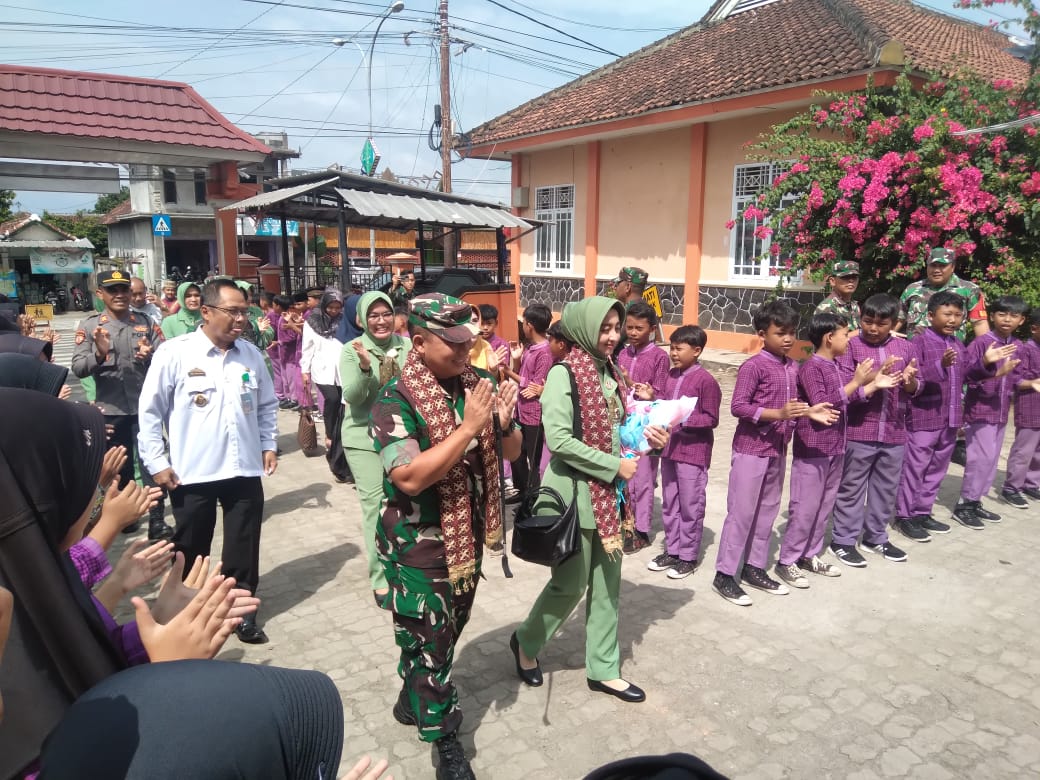 Disdik Tanggamus Apresiasi Program Dapur Masuk Sekolah Kodim 0424