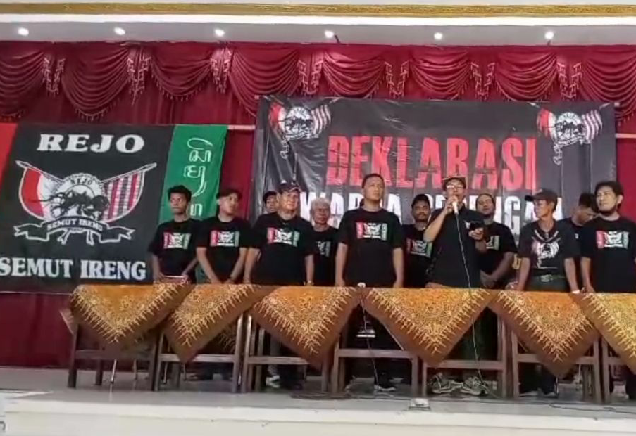 Aksi Tebus Murah Sembako, Relawan Rejo Semut Ireng Solo Deklarasi Pendukungan Prabowo Gibran