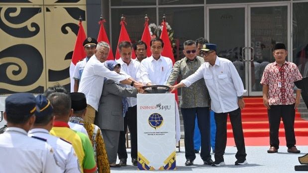 Presiden Jokowi meresmikan Terminal Leuwipanjang dan Terminal Banjar, di Jawa Barat