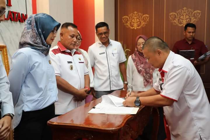Pemkab Lamsel dan Kejari Tanda Tangani Perpanjangan Kerja Sama