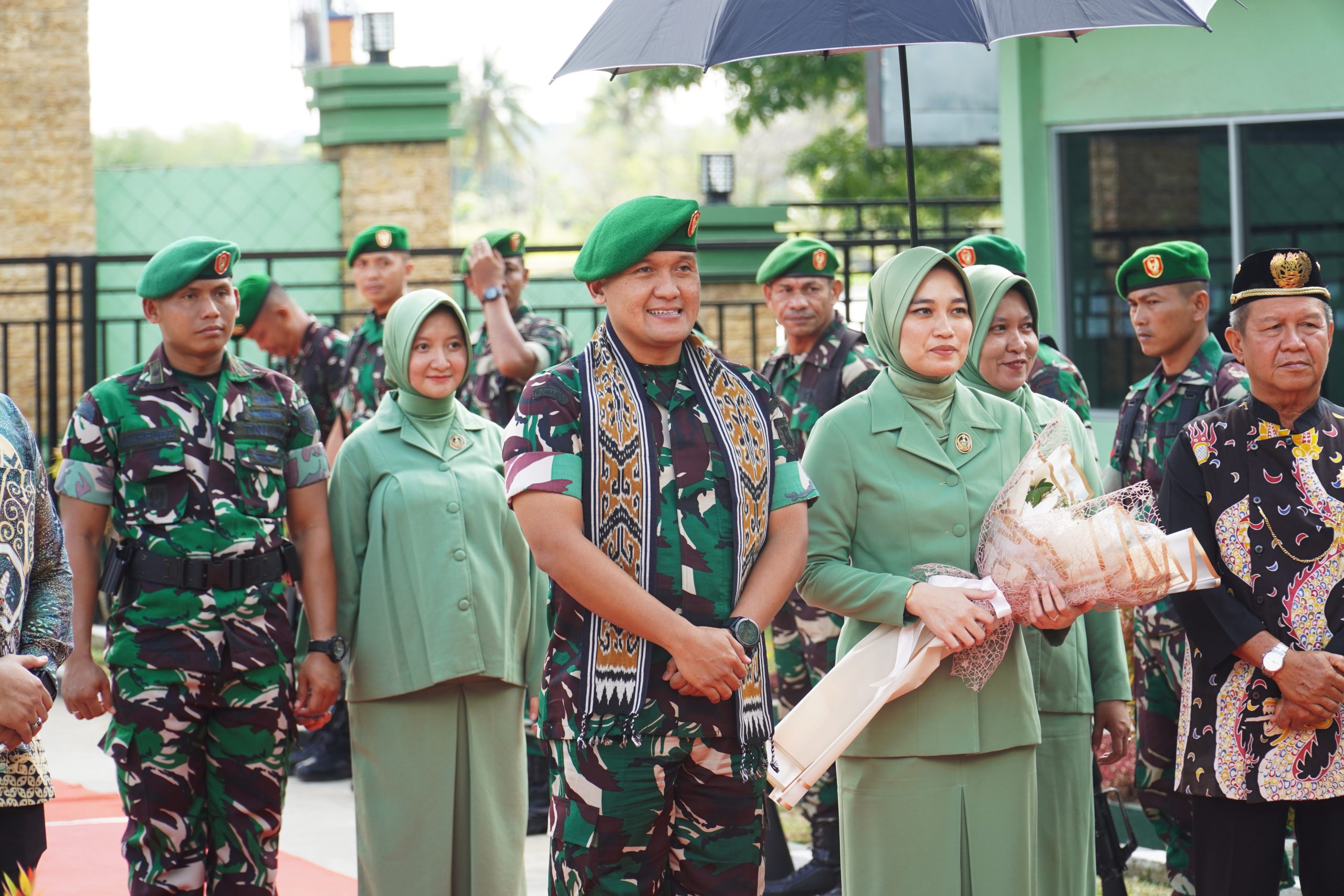 Pejabat Baru Dandim 0906/Kutai Kartanegara Jalani Prosesi Adat Tepong Tawar