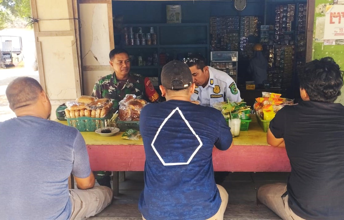 Komsos, Serka Rasyidi Ajak Masyarakat Untuk Selalu Jaga Keselamatan