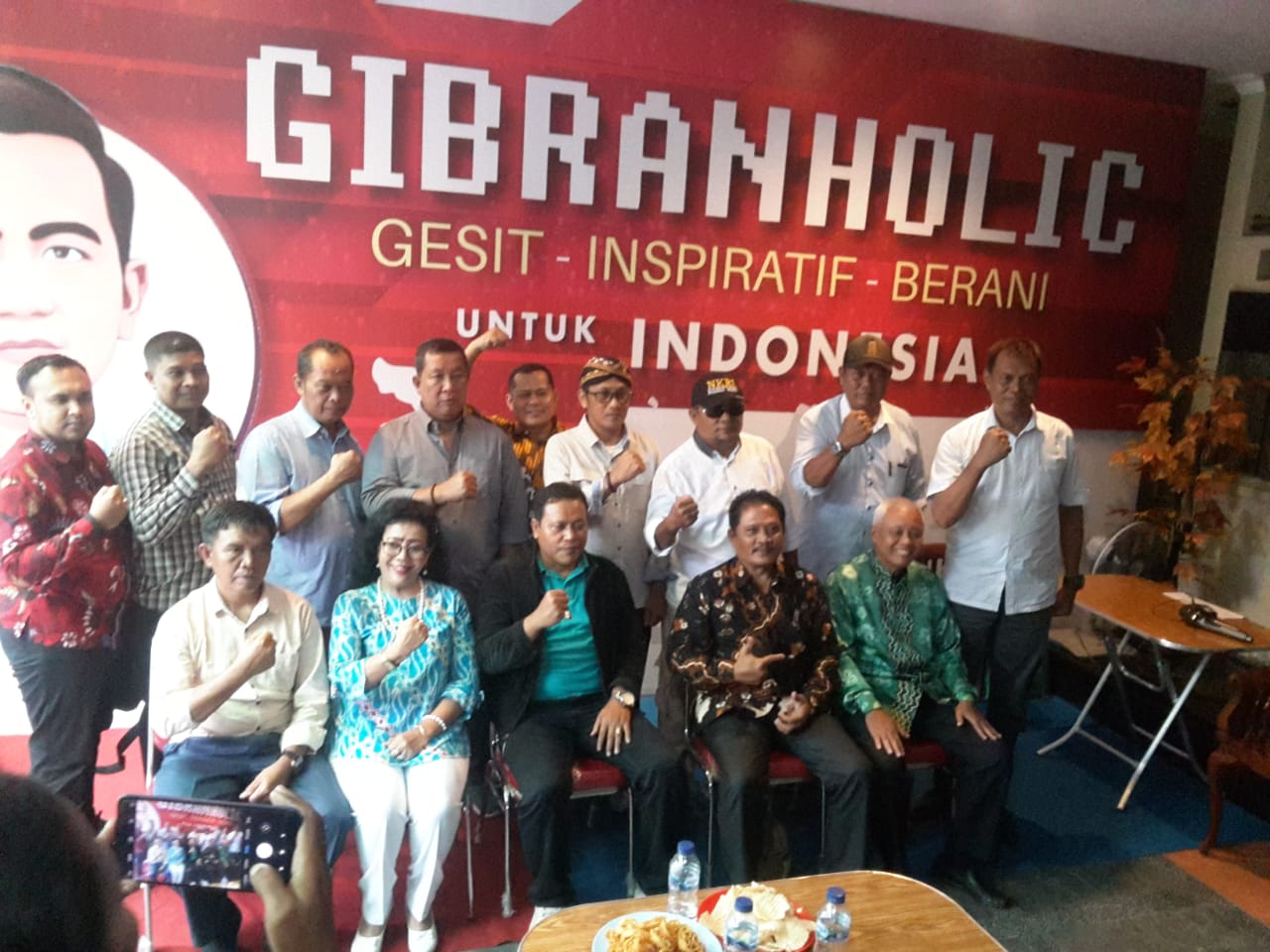 Puluhan Kades Kunjungi Rumah Aspirasi GIBRANHOLIC, Sekjen Prof Boy Arsa Ajak Para Kades Kreatif dan Inovatif