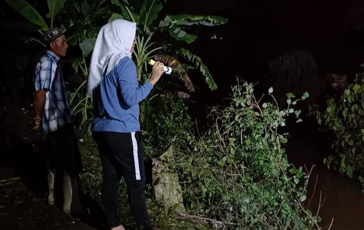 Anggota DPRD Lamsel Sariyanti Tinjau Langsung Proses Pencarian Korban Terseret Arus Sungai di Kecamatan Candipuro