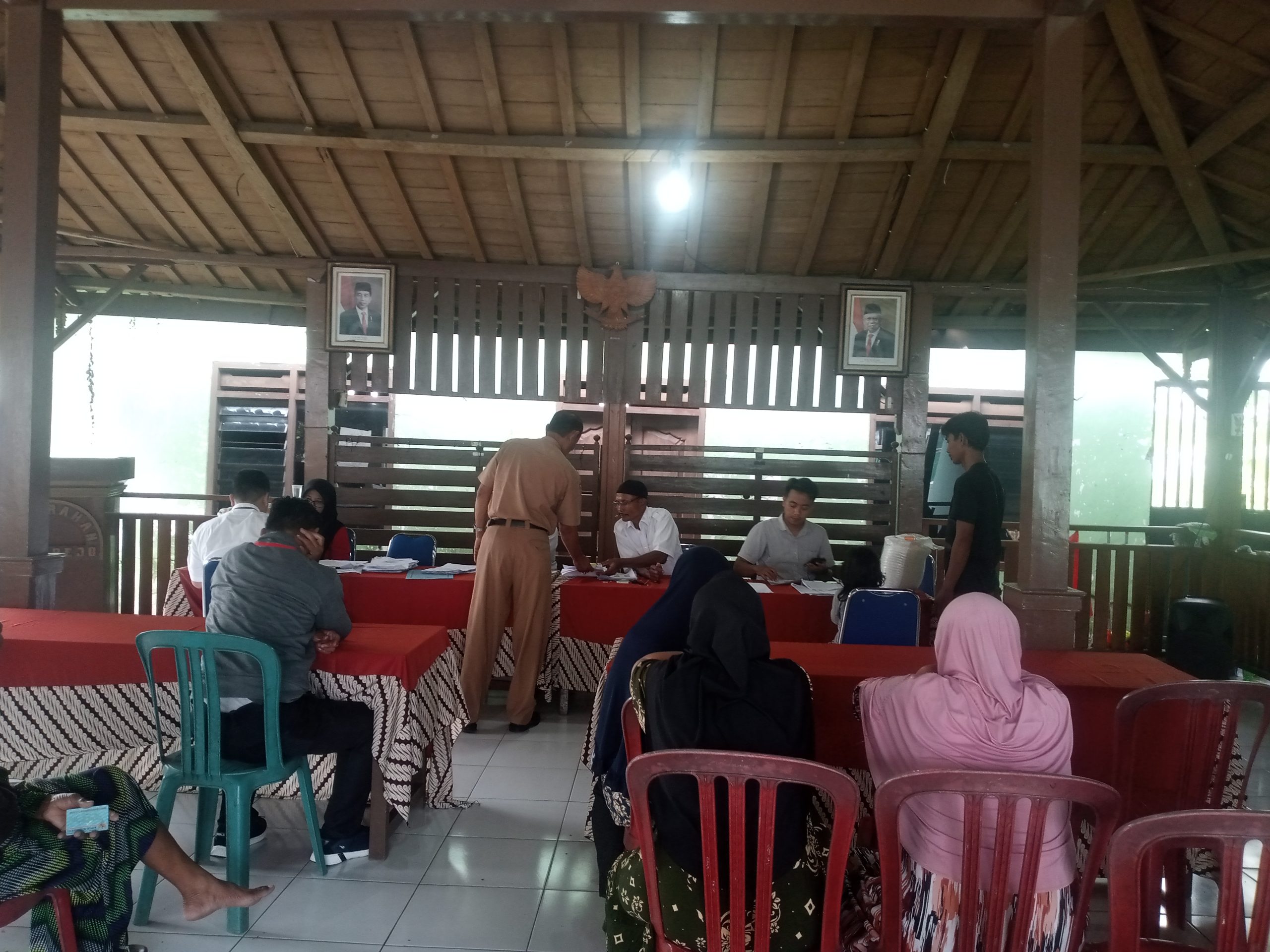 Sebanyak 190 KPM Warga Sonorejo Terima Bansos Beras 10 Kg 