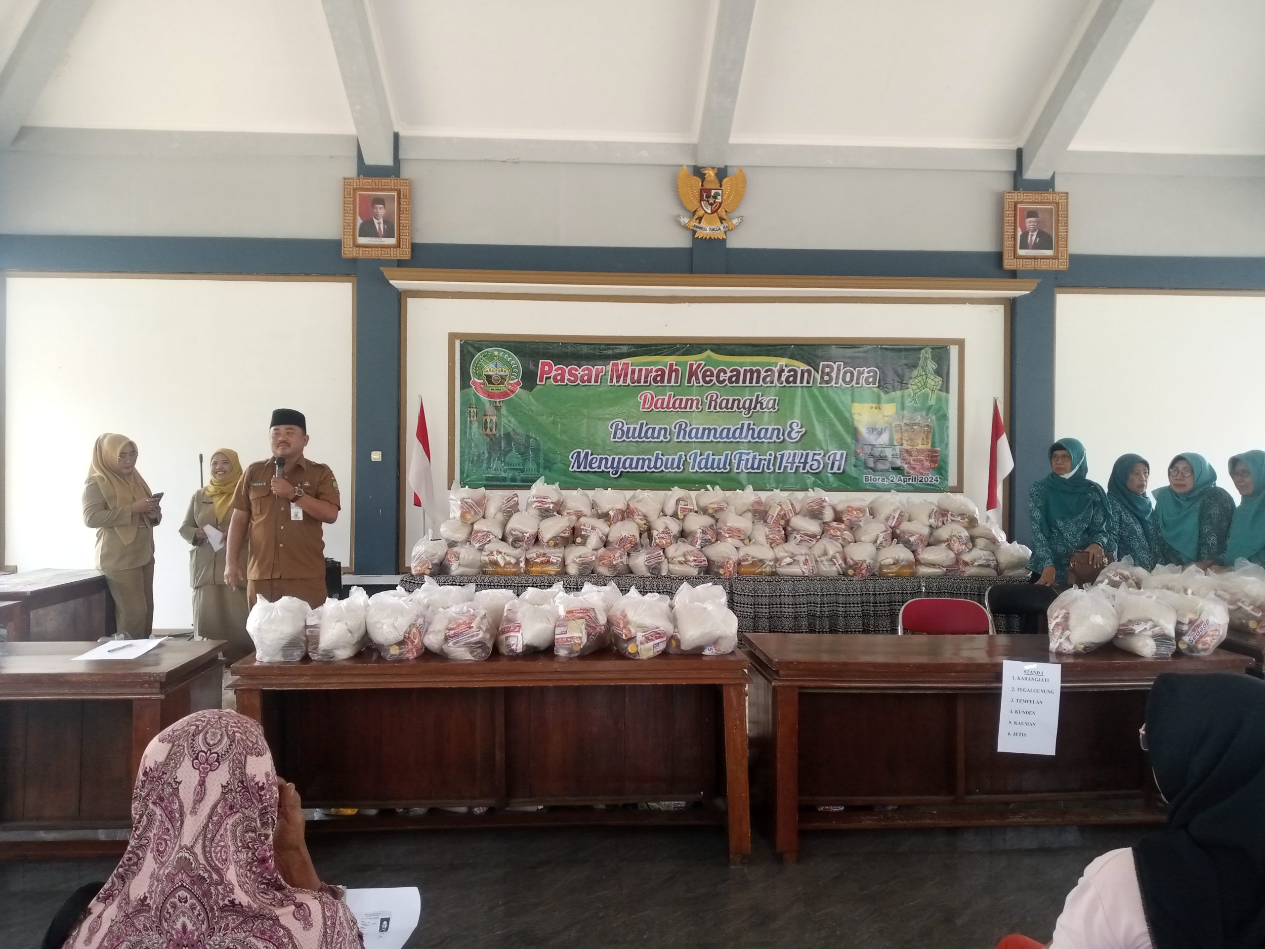 Kecamatan Blora Menggelar Pasar Murah Dengan 340 Paket Sembako