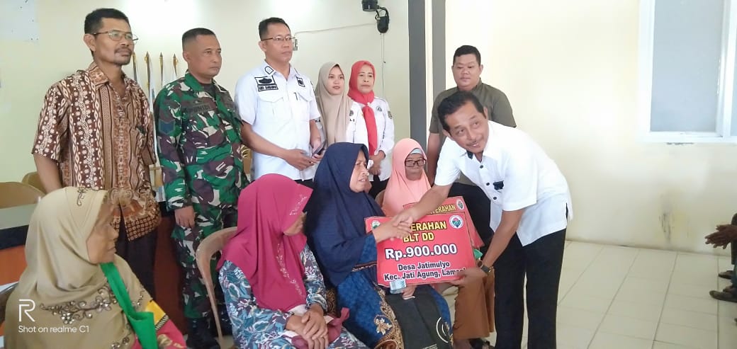Pemdes Jatimulyo Salurkan BLT DD Ta-2024 Tahap Pertama