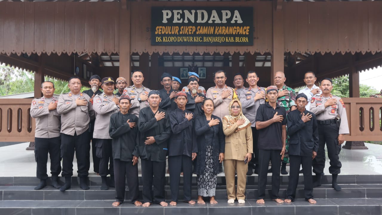 Kapolres Blora Kunjungi Kampung Samin Sedulur Sikep Desa Klopoduwur